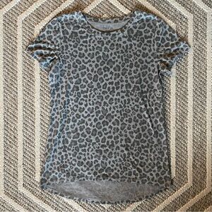 Zoe + Liv Gray Fitted Short Sleeve T-Shirt Size Small